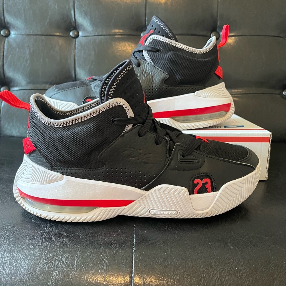 Jordan Stay Loyal 2 ‘Black‎ University Red’